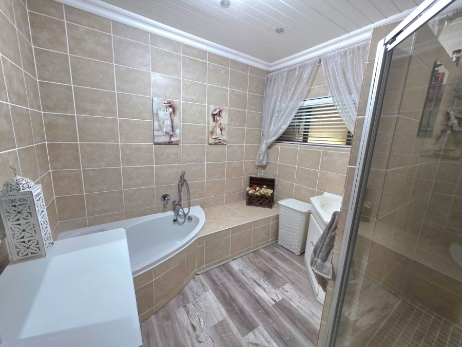 5 Bedroom Property for Sale in Morelig Free State